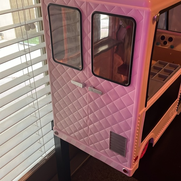 Ice cream truck OG with American Girl doll - Picture 3 of 8